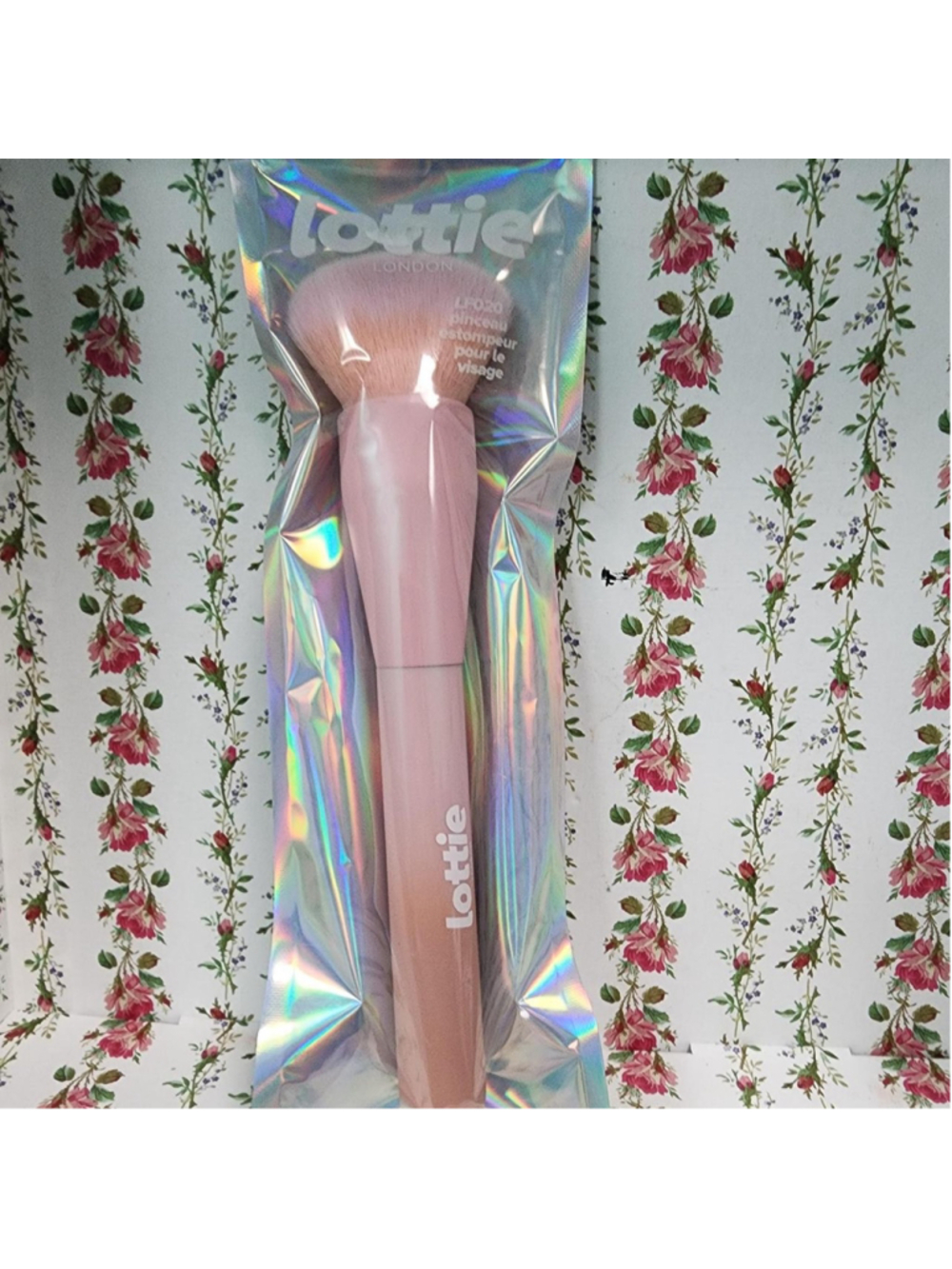 Lottie London blush brush
Brand new in packaging
#blush #makeup